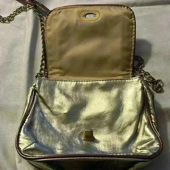 Icing, gold crossbody purse, fun and festive handle 21”, 8”x 6”, twist turn lock - Picture 4 of 5